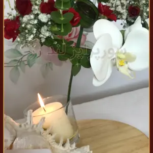 دسته گل رز مینیاتوری رز قرمز همراه با یک گل ارکیده A bouquet of miniature red roses with an orchid flower2