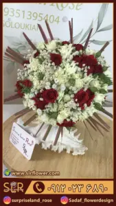 3 bridal red and white rose bouquet دسته گل طبیعی رز سفید و قرمز عروس7